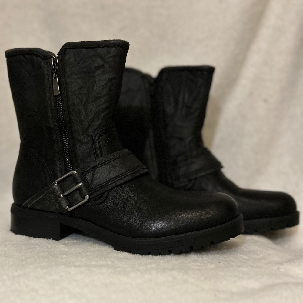 CLARKS BOOTS size 8.5 brand new distressed ankle boots